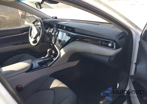 2019 Toyota Camry Le z USA, uszkodzony, nr VIN 4T1B11HK0KU754217